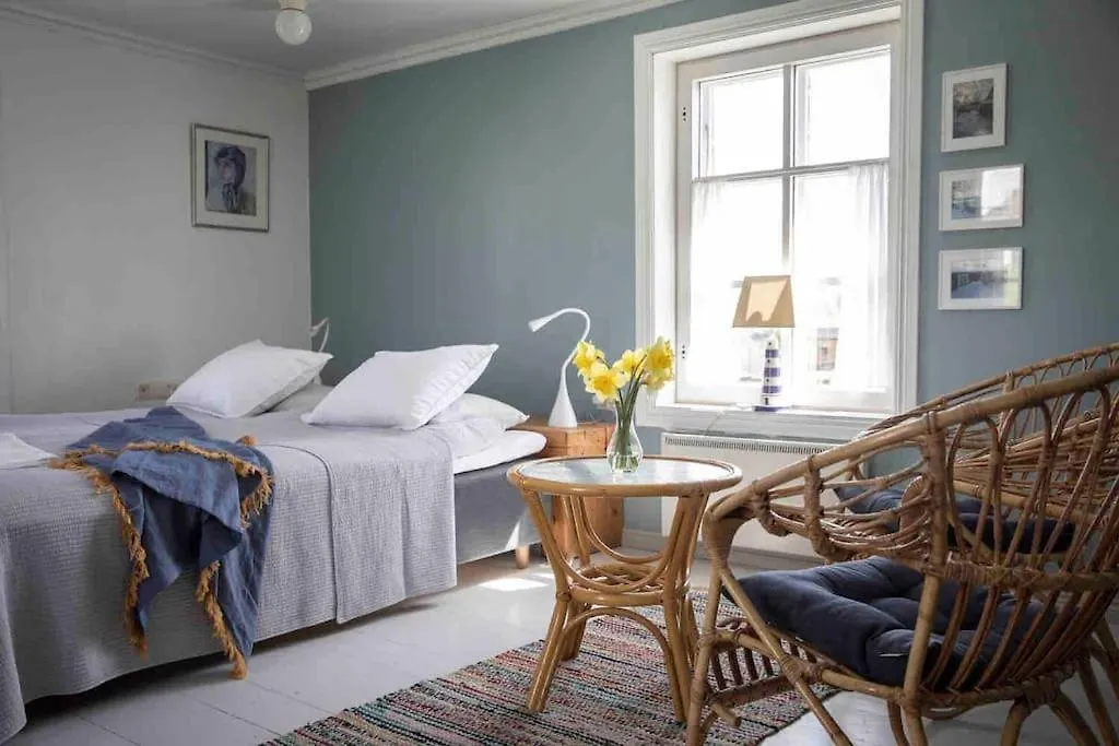 Seaside Cottage In Suomenlinna Island Helsinki Apartment