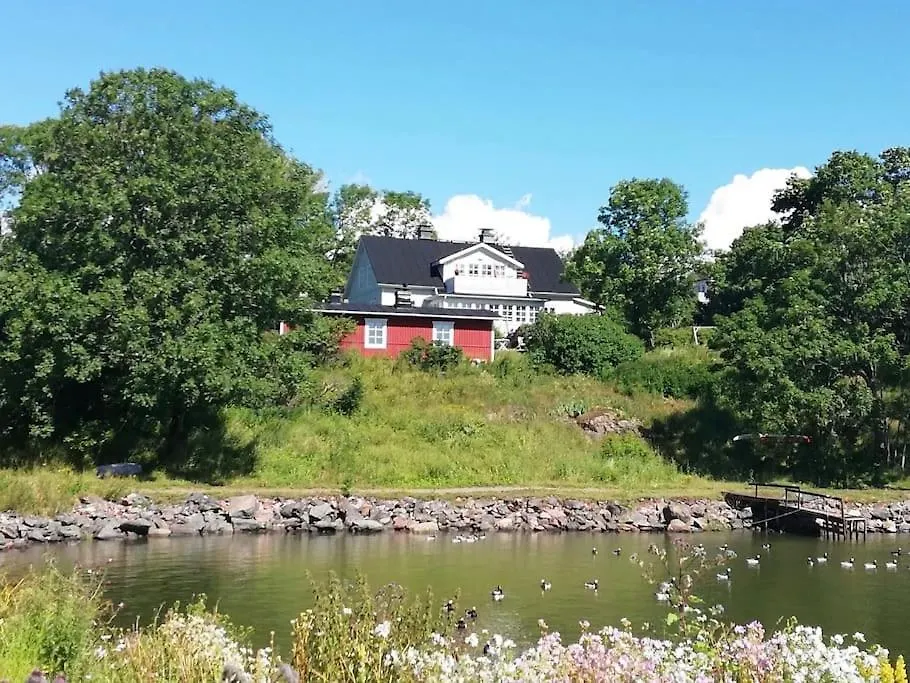 Seaside Cottage In Suomenlinna Island Helsinki
